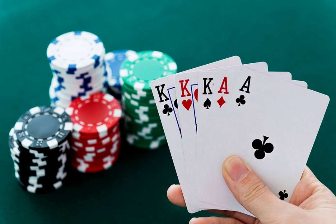 Làm sao để chọn bàn Poker chất lượng 